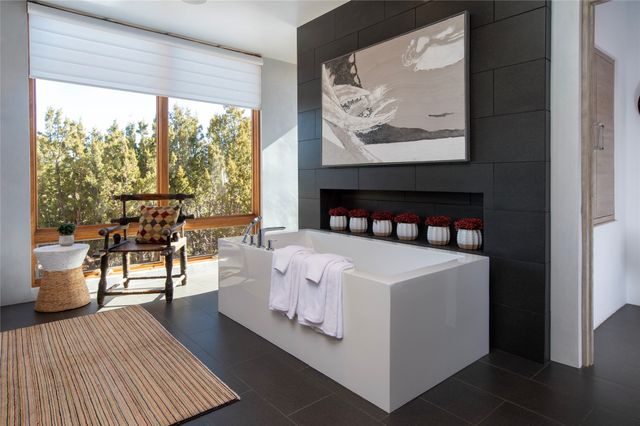 18 Bella Loma, Santa Fe, NM 87506