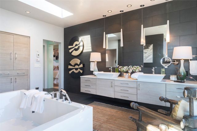 18 Bella Loma, Santa Fe, NM 87506