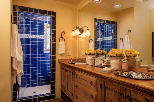 18 Bella Loma, Santa Fe, NM 87506