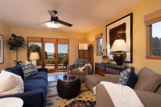 18 Bella Loma, Santa Fe, NM 87506