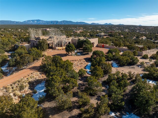18 Bella Loma, Santa Fe, NM 87506