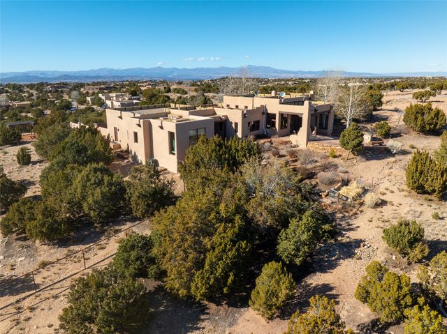 18 Bella Loma, Santa Fe, NM 87506