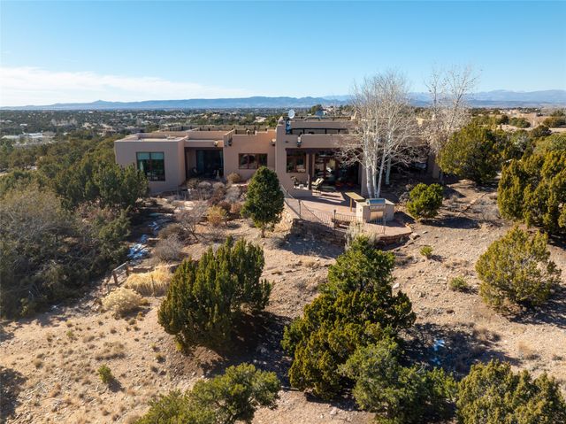 18 Bella Loma, Santa Fe, NM 87506