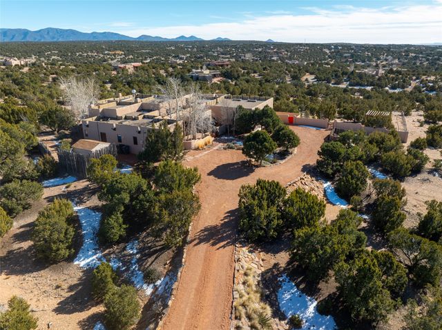 18 Bella Loma, Santa Fe, NM 87506
