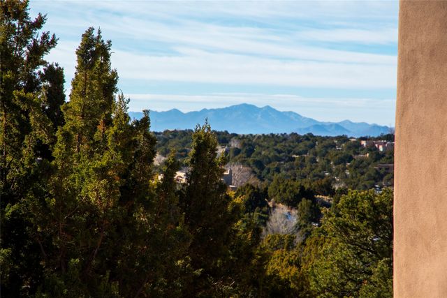 18 Bella Loma, Santa Fe, NM 87506