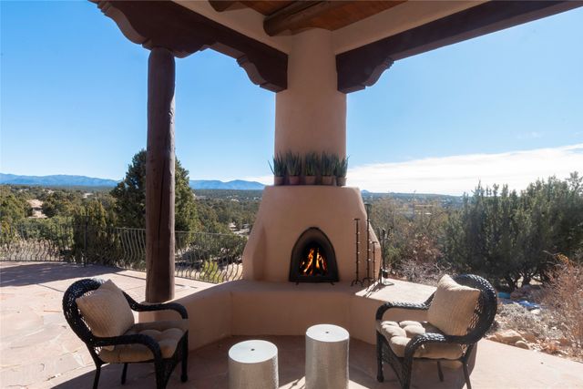 18 Bella Loma, Santa Fe, NM 87506