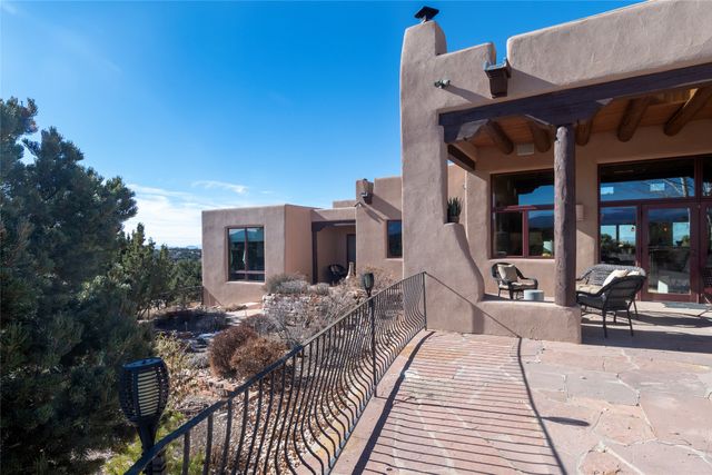 18 Bella Loma, Santa Fe, NM 87506