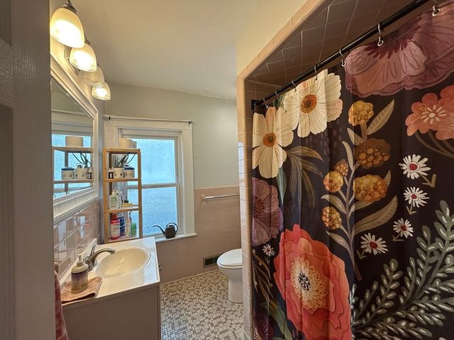 70 Francis St 70, Waltham, MA 02451