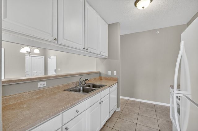 6350 Coachlight Drive 2102, West Des Moines, IA 50266