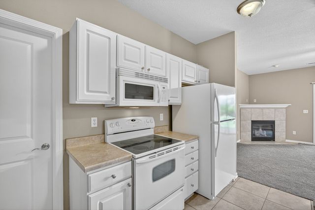 6350 Coachlight Drive 2102, West Des Moines, IA 50266