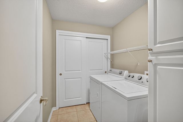 6350 Coachlight Drive 2102, West Des Moines, IA 50266