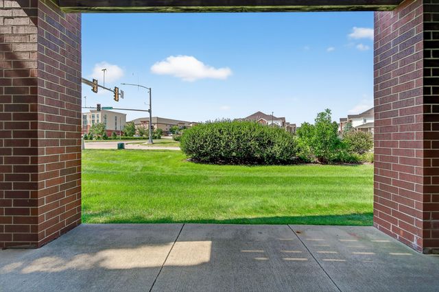 6350 Coachlight Drive 2102, West Des Moines, IA 50266