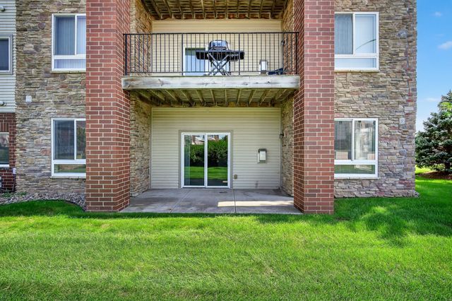 6350 Coachlight Drive 2102, West Des Moines, IA 50266