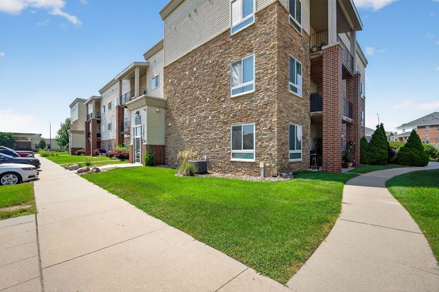 6350 Coachlight Drive 2102, West Des Moines, IA 50266