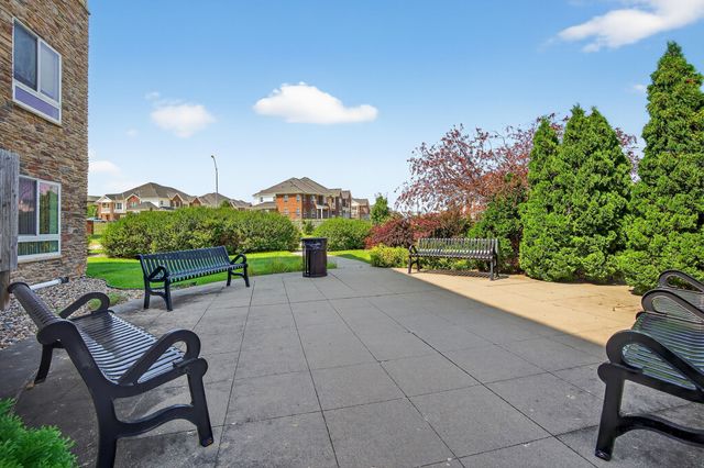 6350 Coachlight Drive 2102, West Des Moines, IA 50266