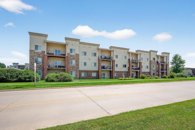 6350 Coachlight Drive 2102, West Des Moines, IA 50266