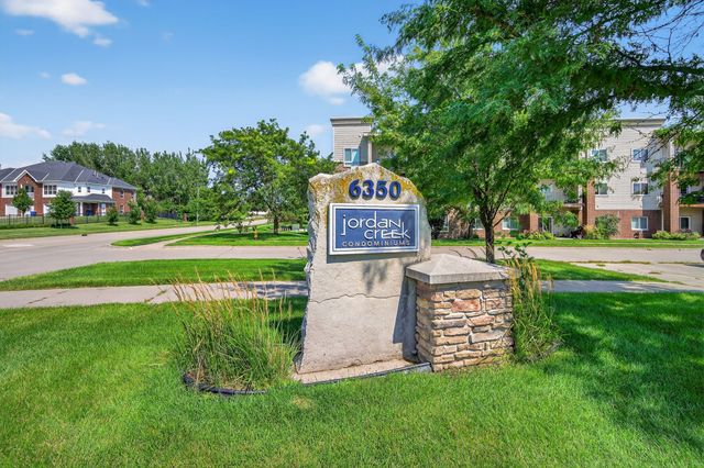 6350 Coachlight Drive 2102, West Des Moines, IA 50266