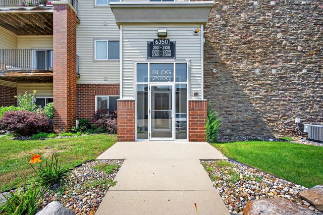 6350 Coachlight Drive 2102, West Des Moines, IA 50266