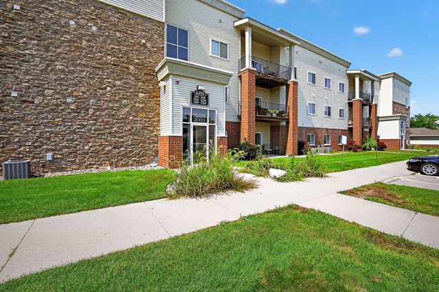 6350 Coachlight Drive 2102, West Des Moines, IA 50266