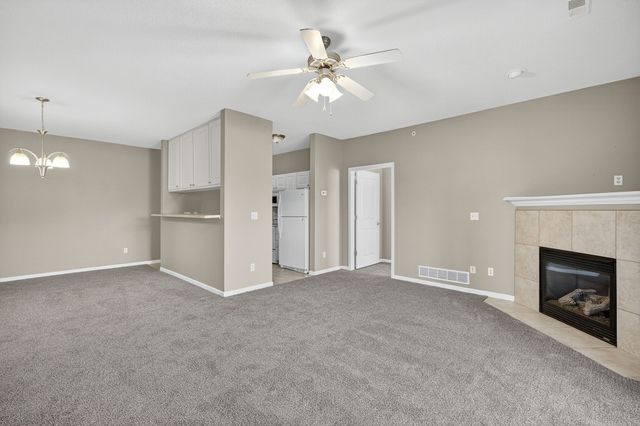 6350 Coachlight Drive 2102, West Des Moines, IA 50266