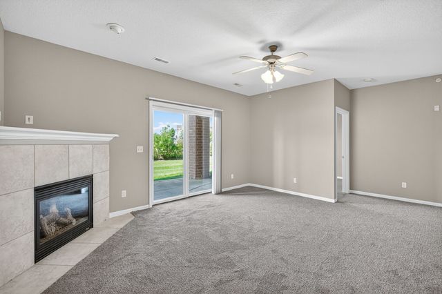 6350 Coachlight Drive 2102, West Des Moines, IA 50266