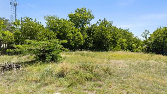 721 N Houston Street, Granbury, TX 76048