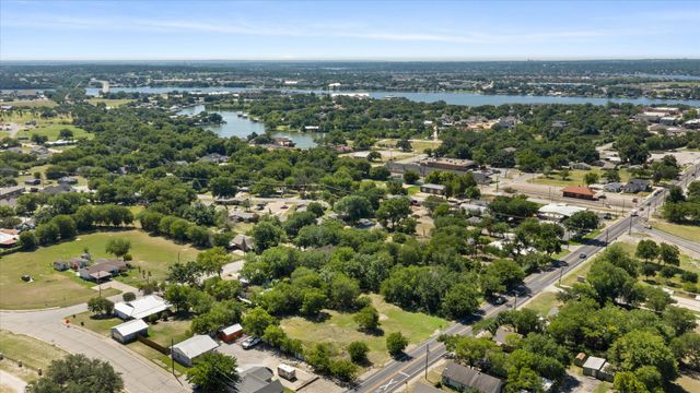 721 N Houston Street, Granbury, TX 76048