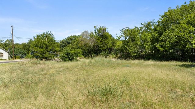 721 N Houston Street, Granbury, TX 76048