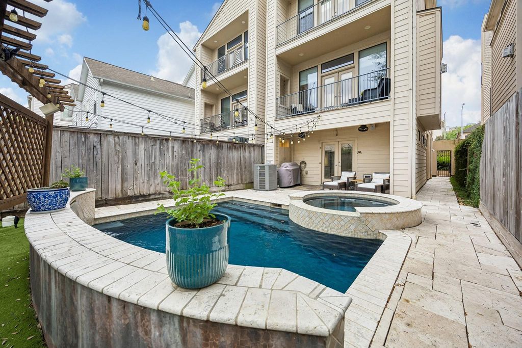 4414 Floyd Street, Houston, TX 77007