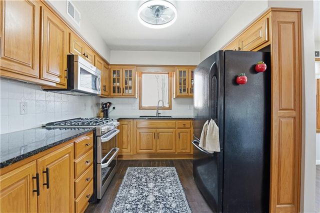 19680 Birch Street, Stilwell, KS 66085