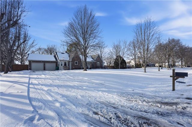 19680 Birch Street, Stilwell, KS 66085
