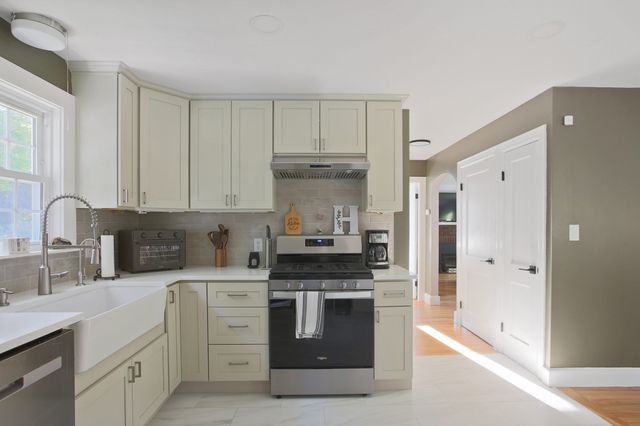 9 Judith Rd, Weymouth, MA 02191