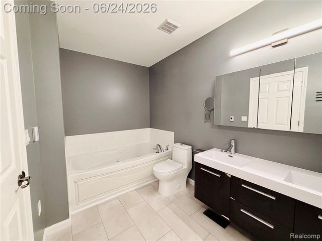7621 Woodward Avenue, Detroit, MI 48202