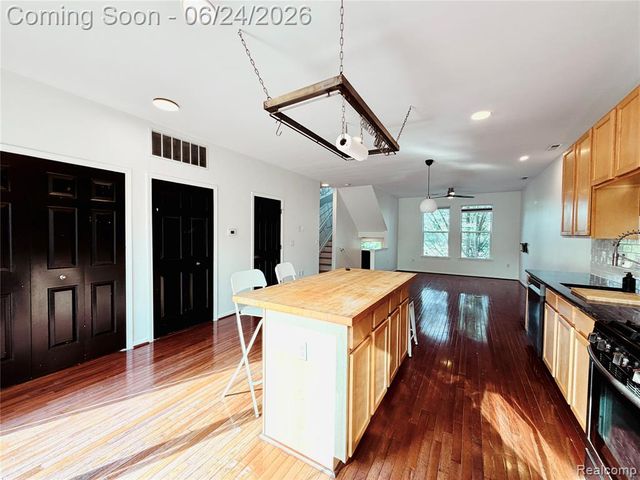 7621 Woodward Avenue, Detroit, MI 48202