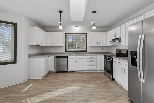 15125 Southwind Drive, Burnsville, MN 55306