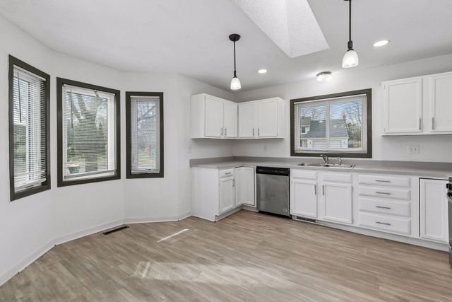15125 Southwind Drive, Burnsville, MN 55306