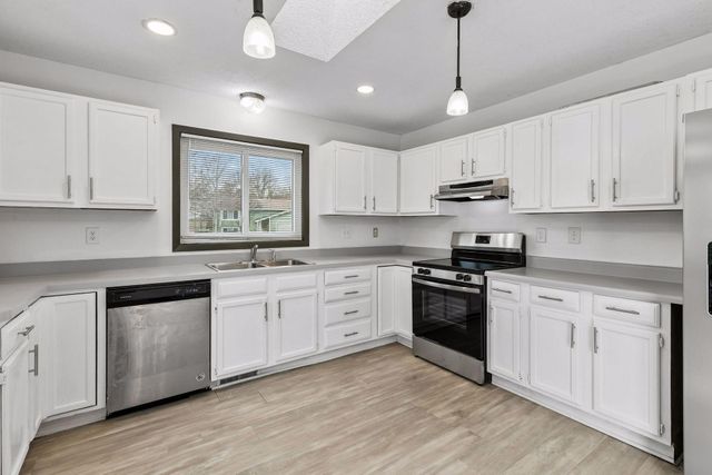 15125 Southwind Drive, Burnsville, MN 55306