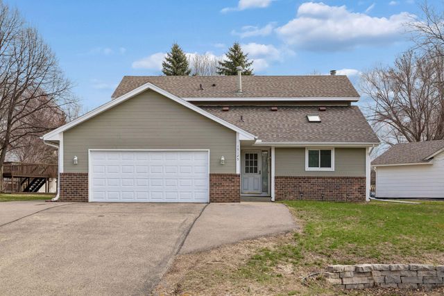15125 Southwind Drive, Burnsville, MN 55306