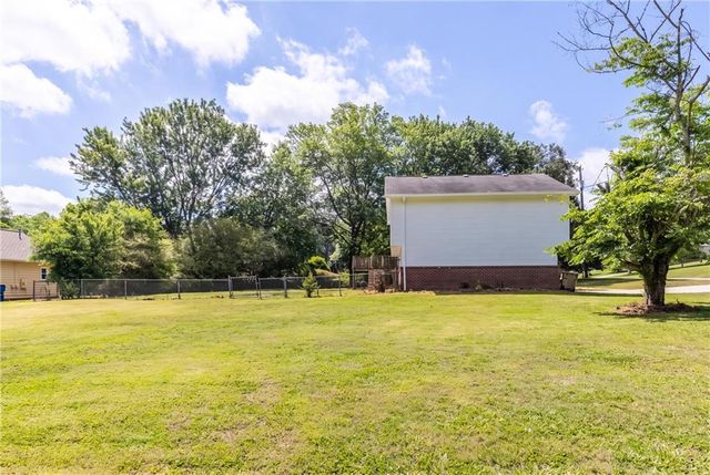 2250 Ridge Forest Drive, Grayson, GA 30017