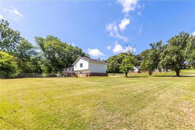 2250 Ridge Forest Drive, Grayson, GA 30017