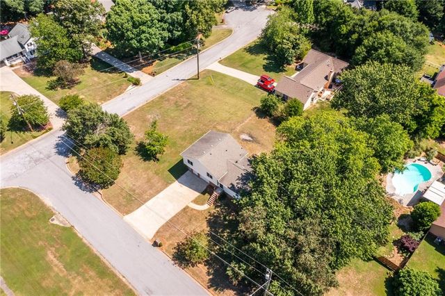 2250 Ridge Forest Drive, Grayson, GA 30017