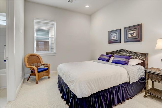 5637 Kiam Street D, Houston, TX 77007