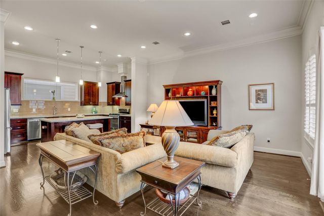 5637 Kiam Street D, Houston, TX 77007