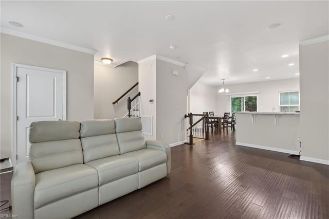 4317 Salt Marsh LN, Chesapeake, VA 23324