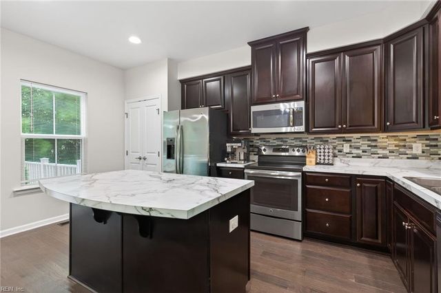 4317 Salt Marsh LN, Chesapeake, VA 23324