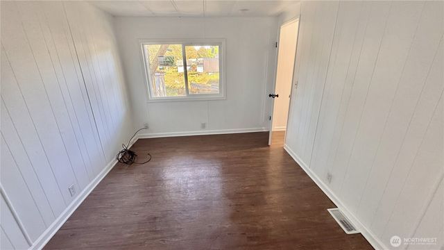 206 E Rain Street NE, Ocean Shores, WA 98569