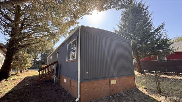 206 E Rain Street NE, Ocean Shores, WA 98569