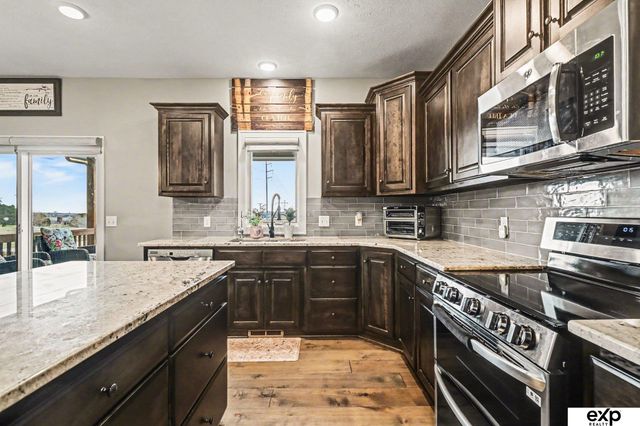 18707 Spaulding Street, Omaha, NE 68022