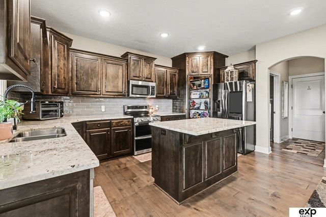 18707 Spaulding Street, Omaha, NE 68022
