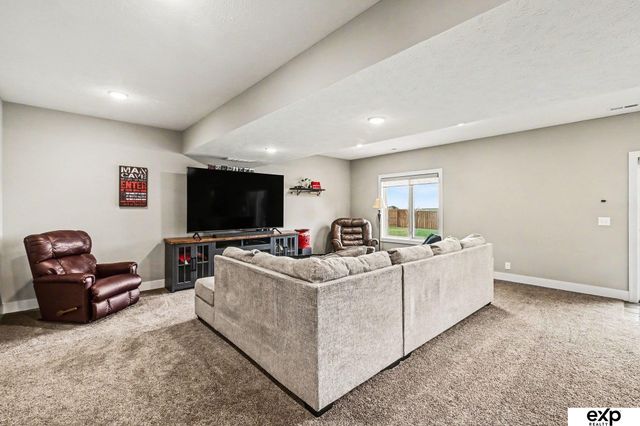 18707 Spaulding Street, Omaha, NE 68022